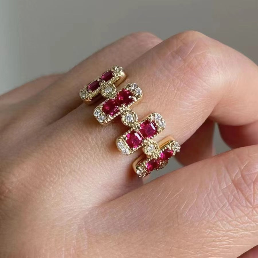 Anel Ruby Blossom – Banda Aberta com Pedras Vermelhas Vibrantes | CotaJewelry