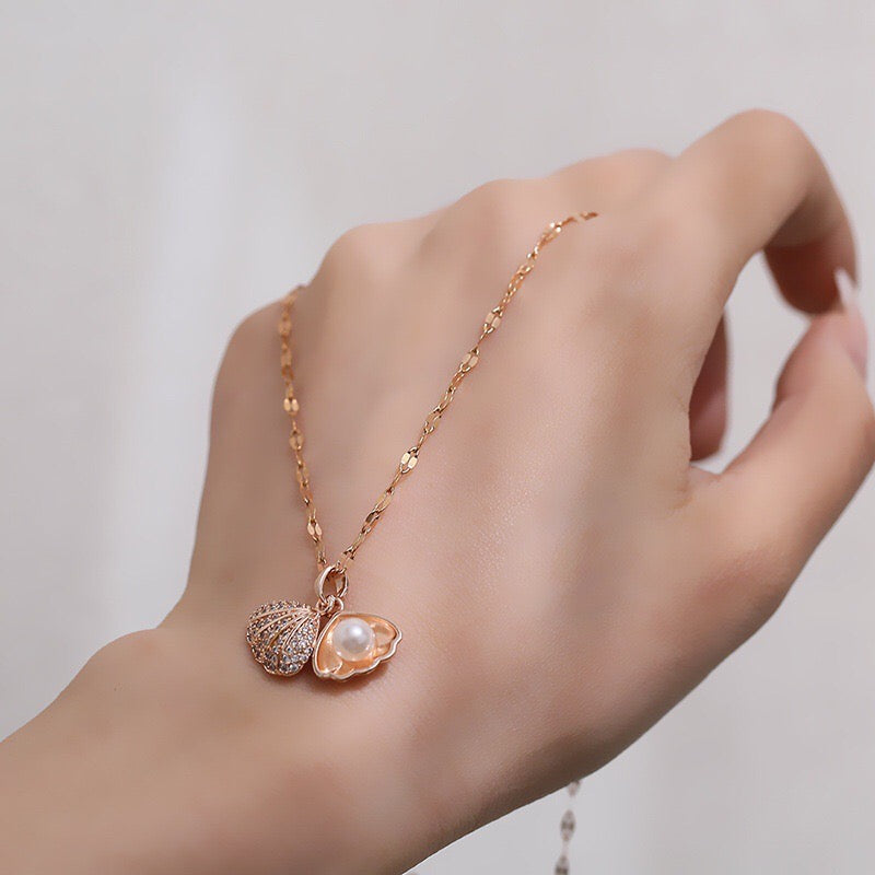 Gold finish Pearl Shell Necklace with shell pendant and lustrous pearl accent