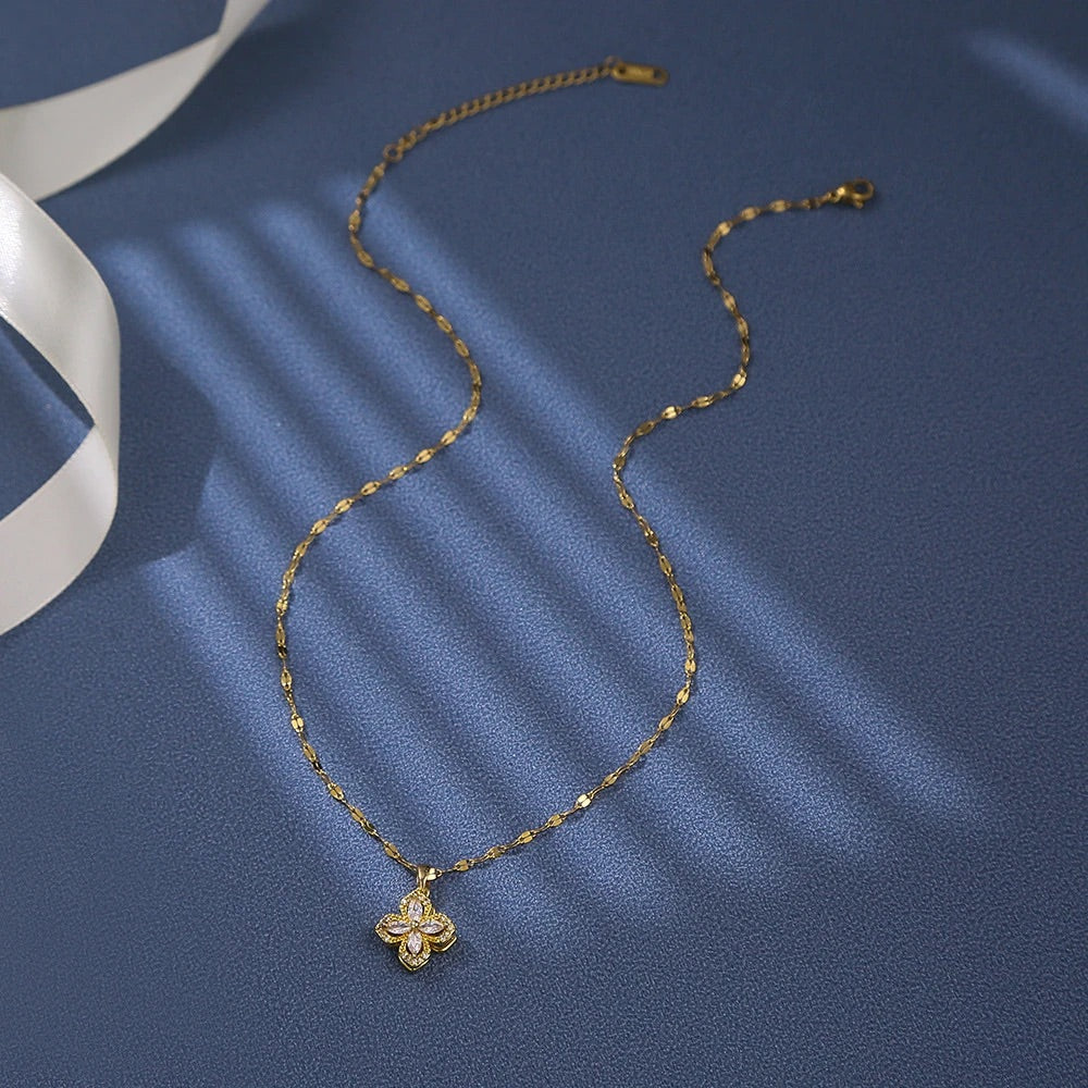 Elegant Rotatable Four-Leaf Clover Necklace with adjustable chain length