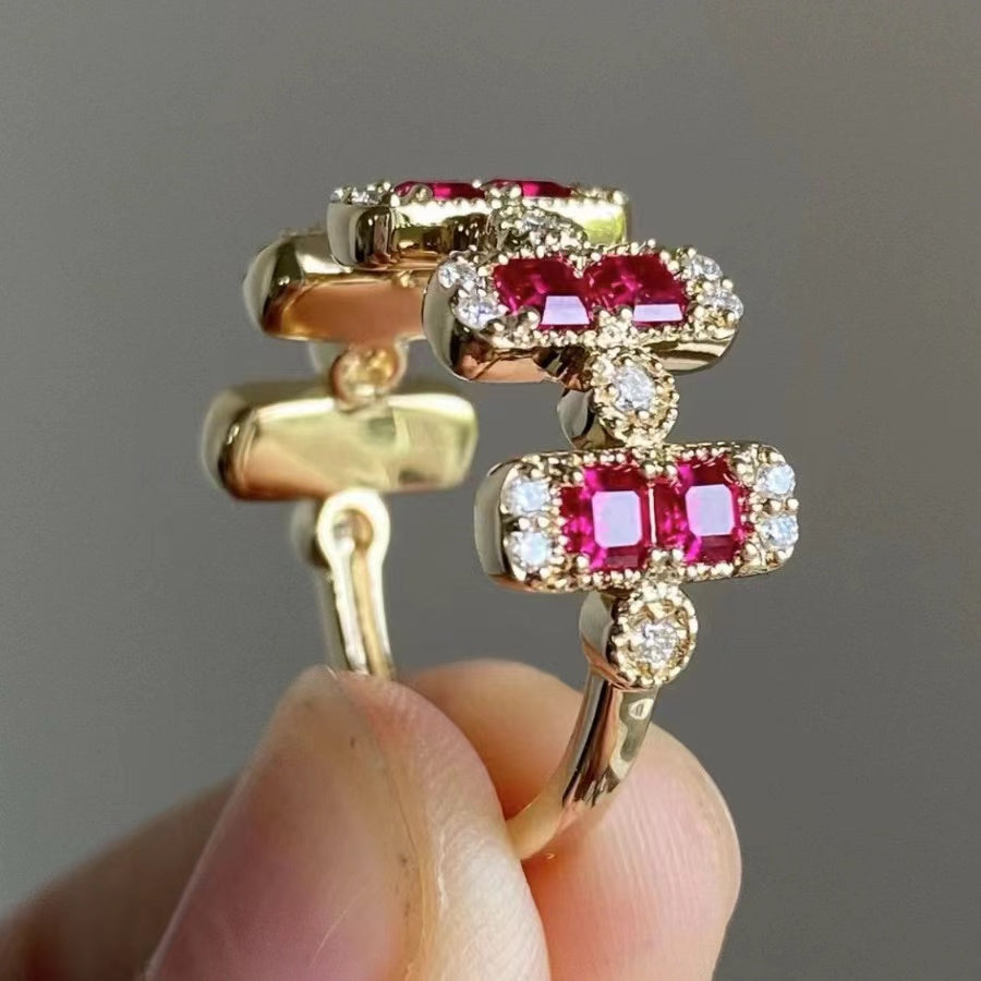 Anel Ruby Blossom – Banda Aberta com Pedras Vermelhas Vibrantes | CotaJewelry