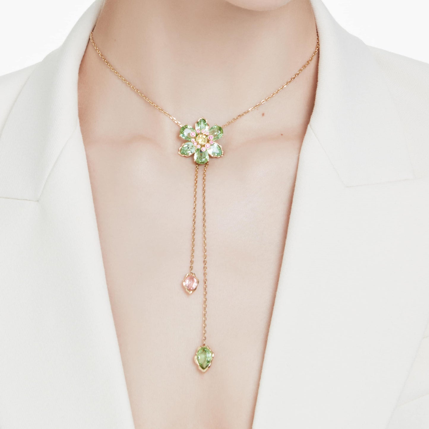 Model wearing Tassel Flower Necklace with chic outfit, showcasing tassel movement