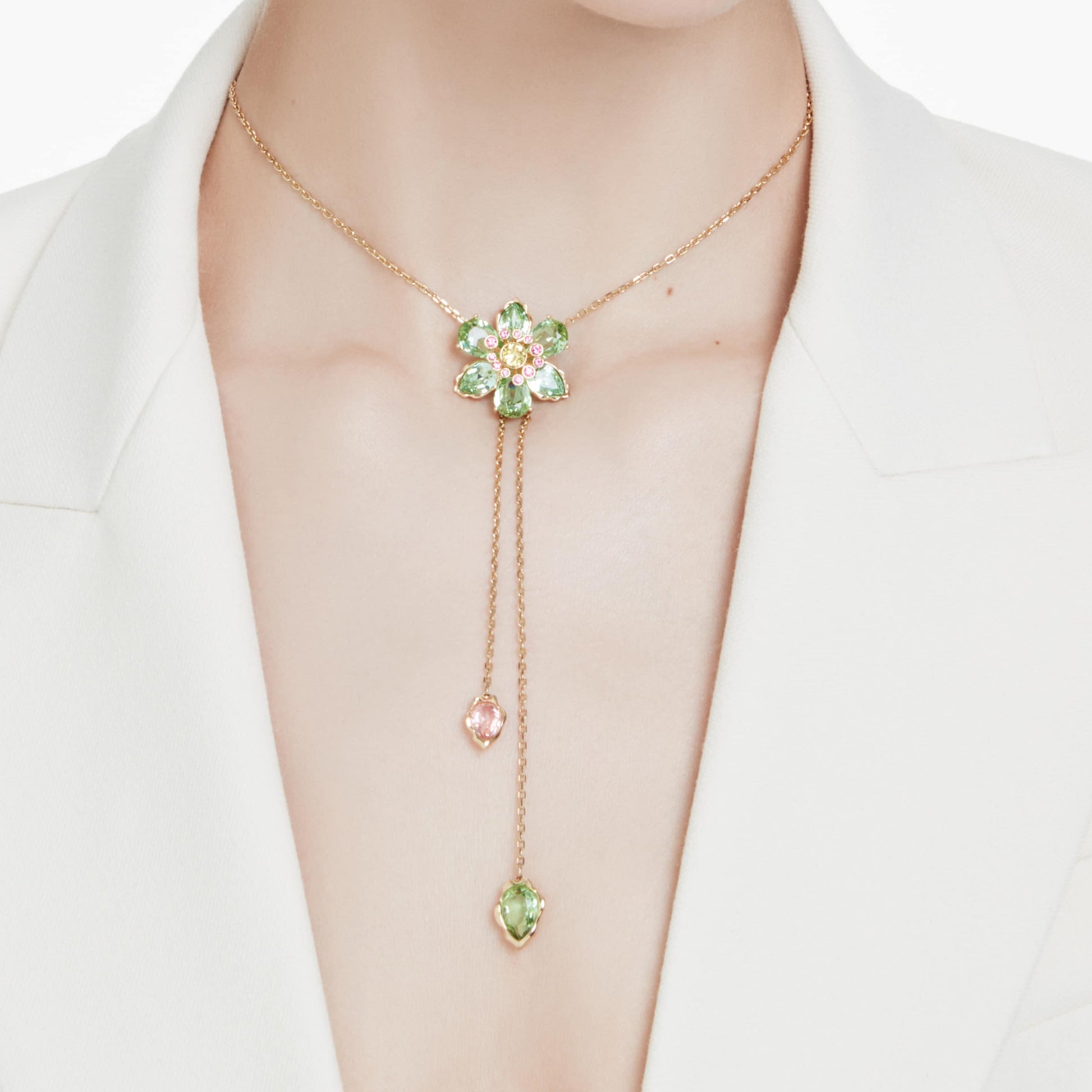Model wearing Tassel Flower Necklace with chic outfit, showcasing tassel movement