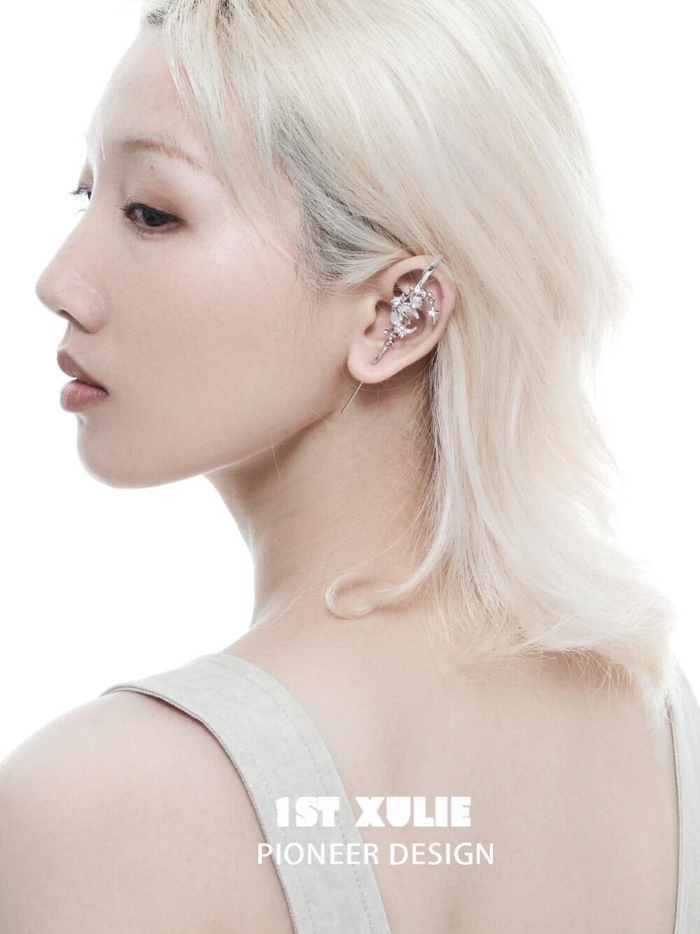 MYTH OF THE MOON 18K platina / 24K gull ørekrok nål piercing ørepynt™