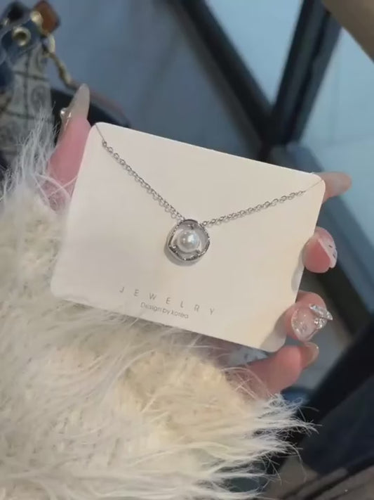 パールペタルネックレス – 925スターリングシルバー製、輝くパールのセンターピース付き | CotaJewelry