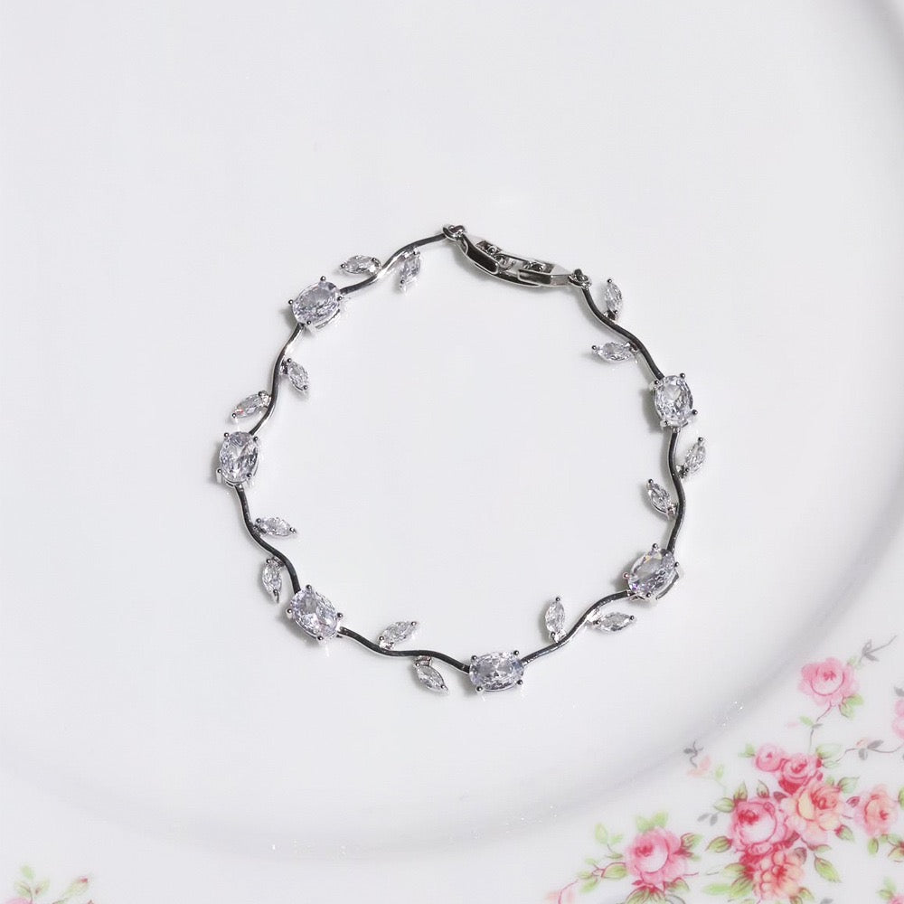 Dainty Rose Bracelet – Elegant Floral Charm Jewelry for Women | CotaJewelry