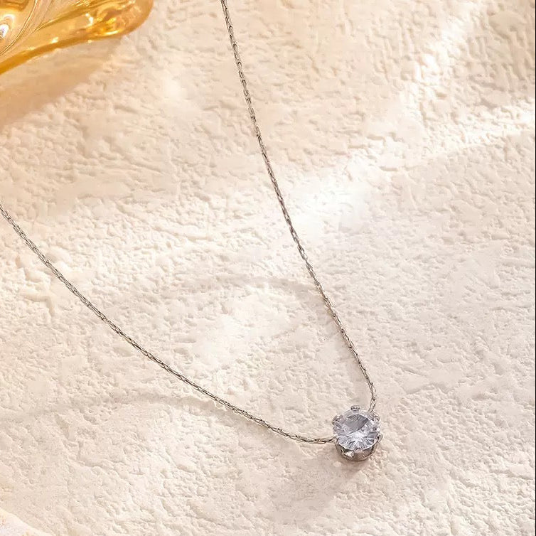 Halskette mit einzelnem Diamant-Anhänger aus Edelstahl