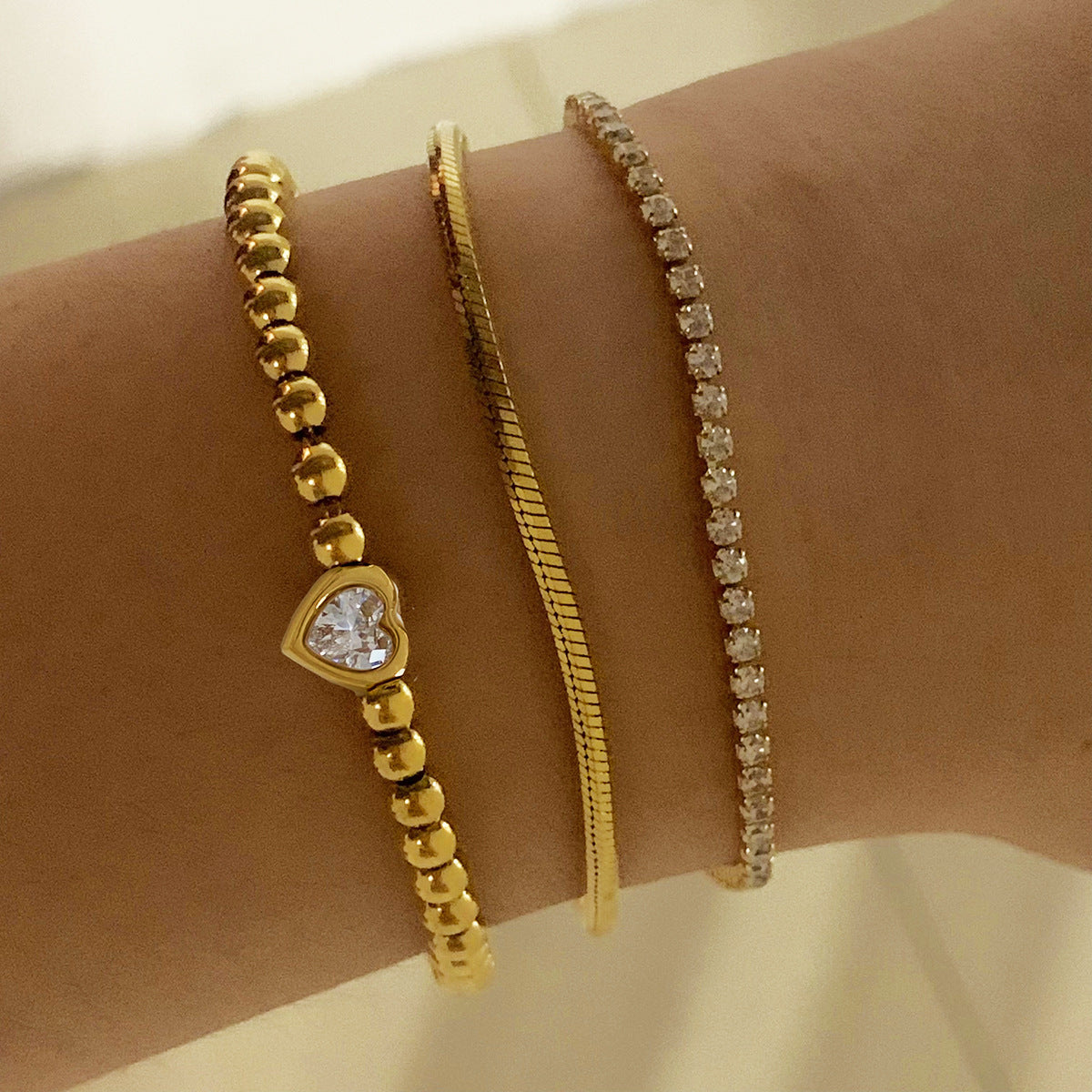 Bracelet chaîne tennis à cœur perlé en acier inoxydable